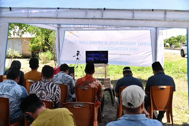 Bupati Boltim Hadiri Penyalaan Listrik Gratis di Tutuyan