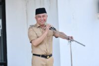 Wabup Argo Sumaiku saat memimpin Apel ASN di Lingkup Pemkab Boltim, Senin (15/9/2025).